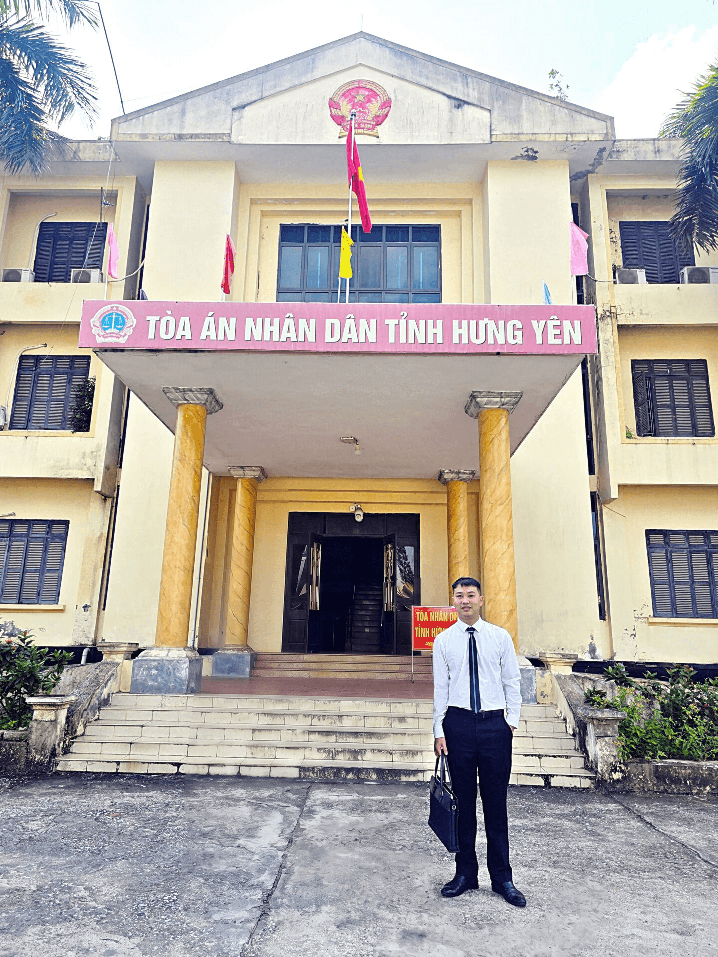 Làm việc trên toà